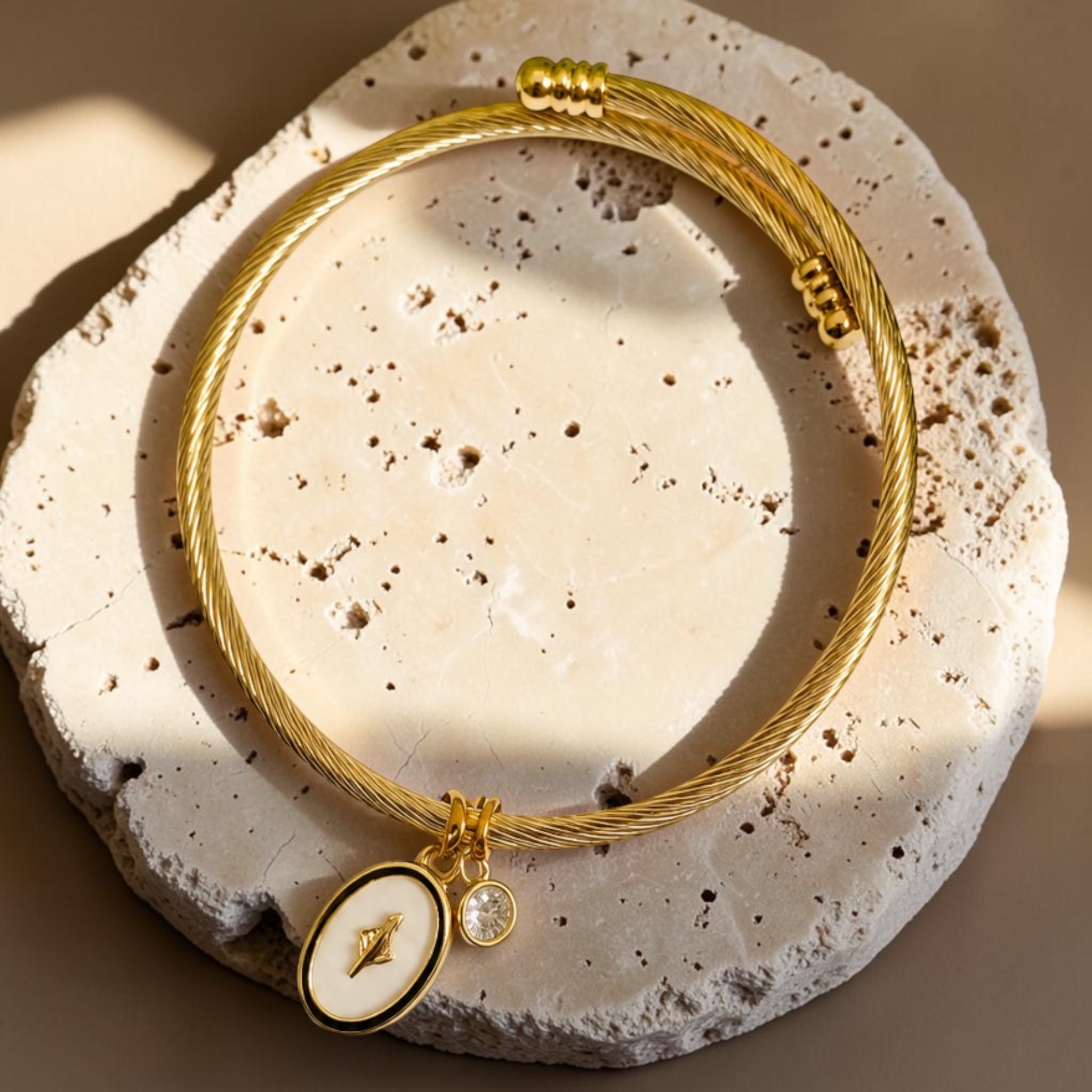 Mother of Pearl Bracelet OVAL on a festive background